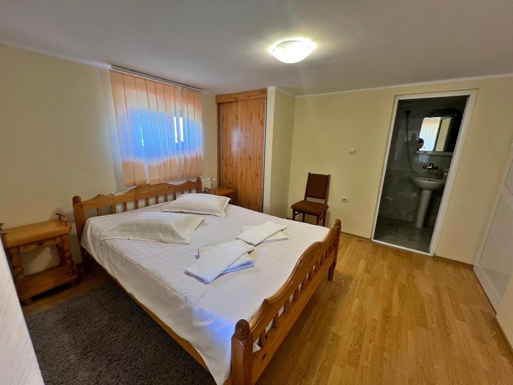 Casa Potcoava Hotel Lepşa Buitenkant foto